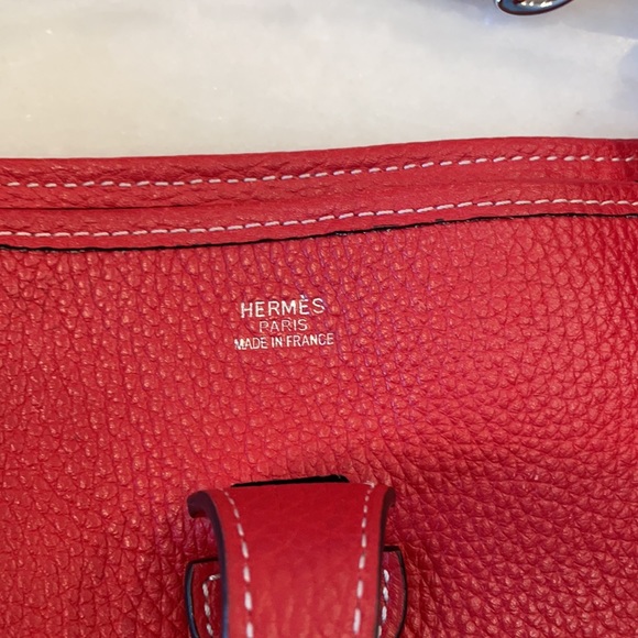 Messenger bag. Red pebbled genuine leather bag. - Picture 3 of 10